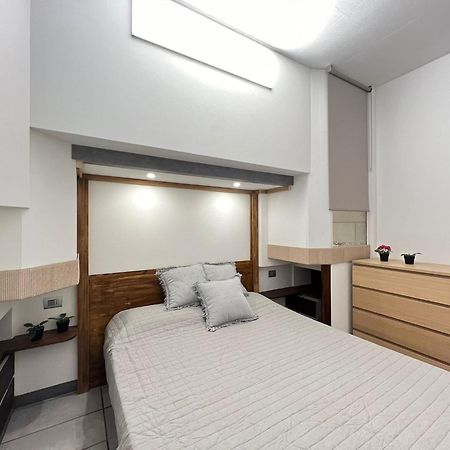 "R&P Apartment", Short Term Stay, Elegant Design, Bisceglie Metro Station, Easy For San Siro And Fiera Milano, Free Parking Exterior photo