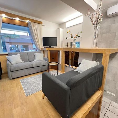 "R&P Apartment", Short Term Stay, Elegant Design, Bisceglie Metro Station, Easy For San Siro And Fiera Milano, Free Parking Exterior photo