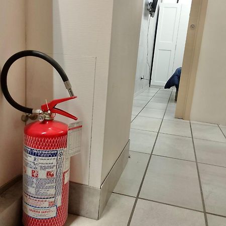 "R&P Apartment", Short Term Stay, Elegant Design, Bisceglie Metro Station, Easy For San Siro And Fiera Milano, Free Parking Exterior photo