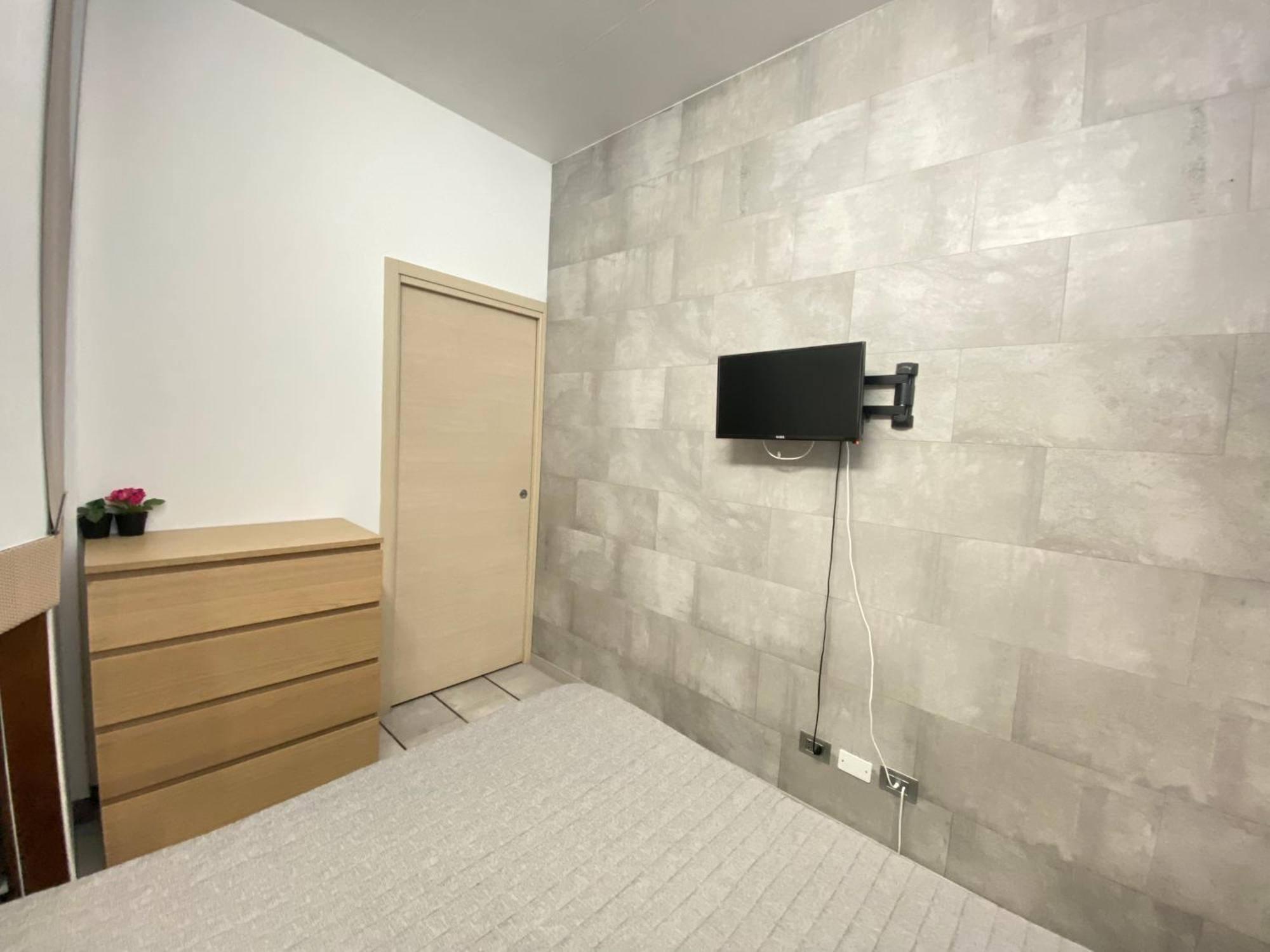 "R&P Apartment", Short Term Stay, Elegant Design, Bisceglie Metro Station, Easy For San Siro And Fiera Milano, Free Parking Exterior photo