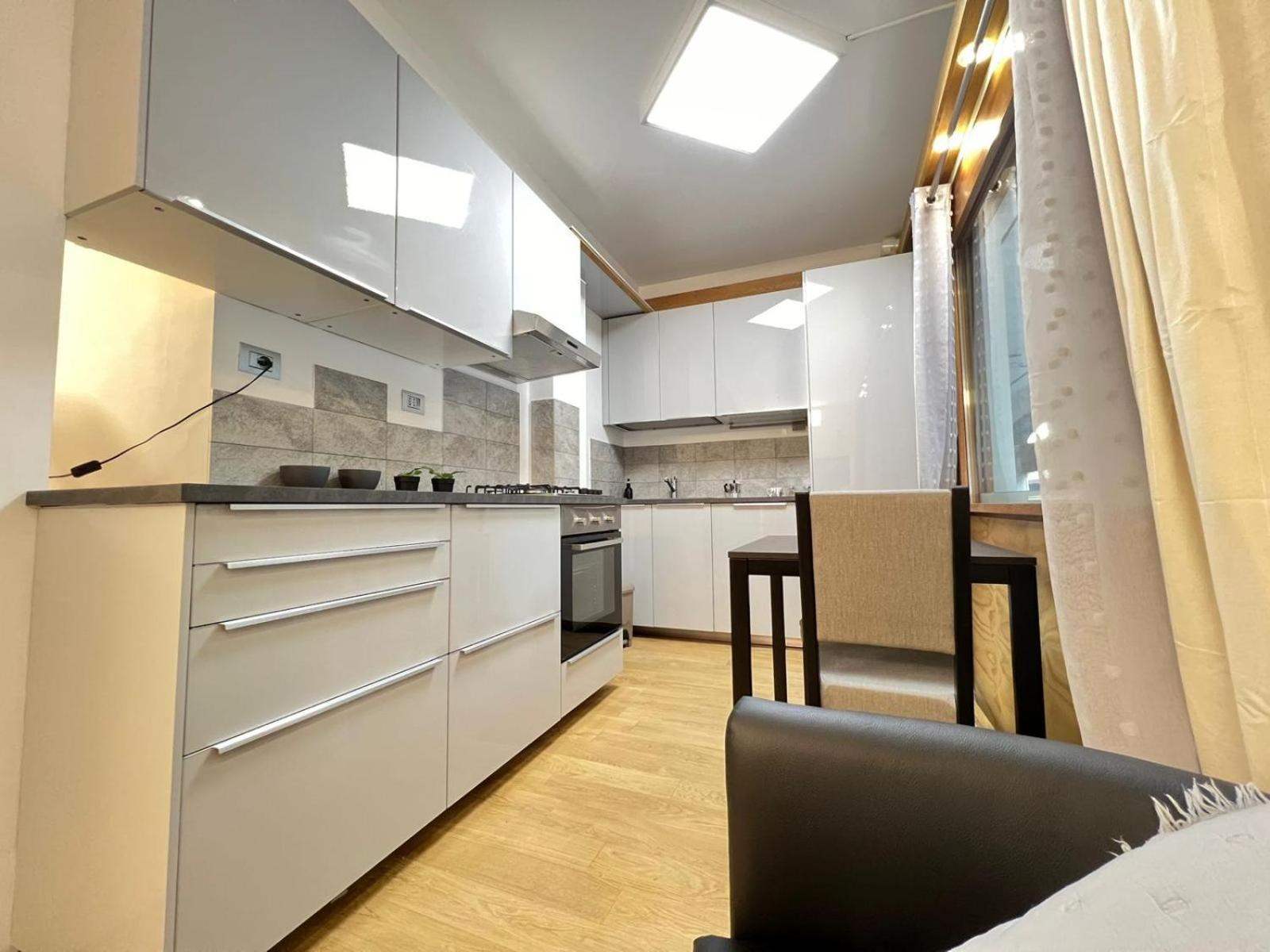 "R&P Apartment", Short Term Stay, Elegant Design, Bisceglie Metro Station, Easy For San Siro And Fiera Milano, Free Parking Exterior photo