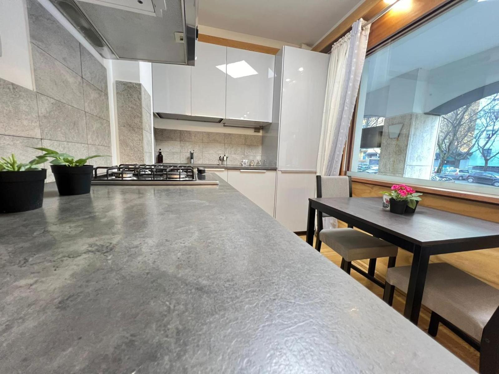"R&P Apartment", Short Term Stay, Elegant Design, Bisceglie Metro Station, Easy For San Siro And Fiera Milano, Free Parking Exterior photo