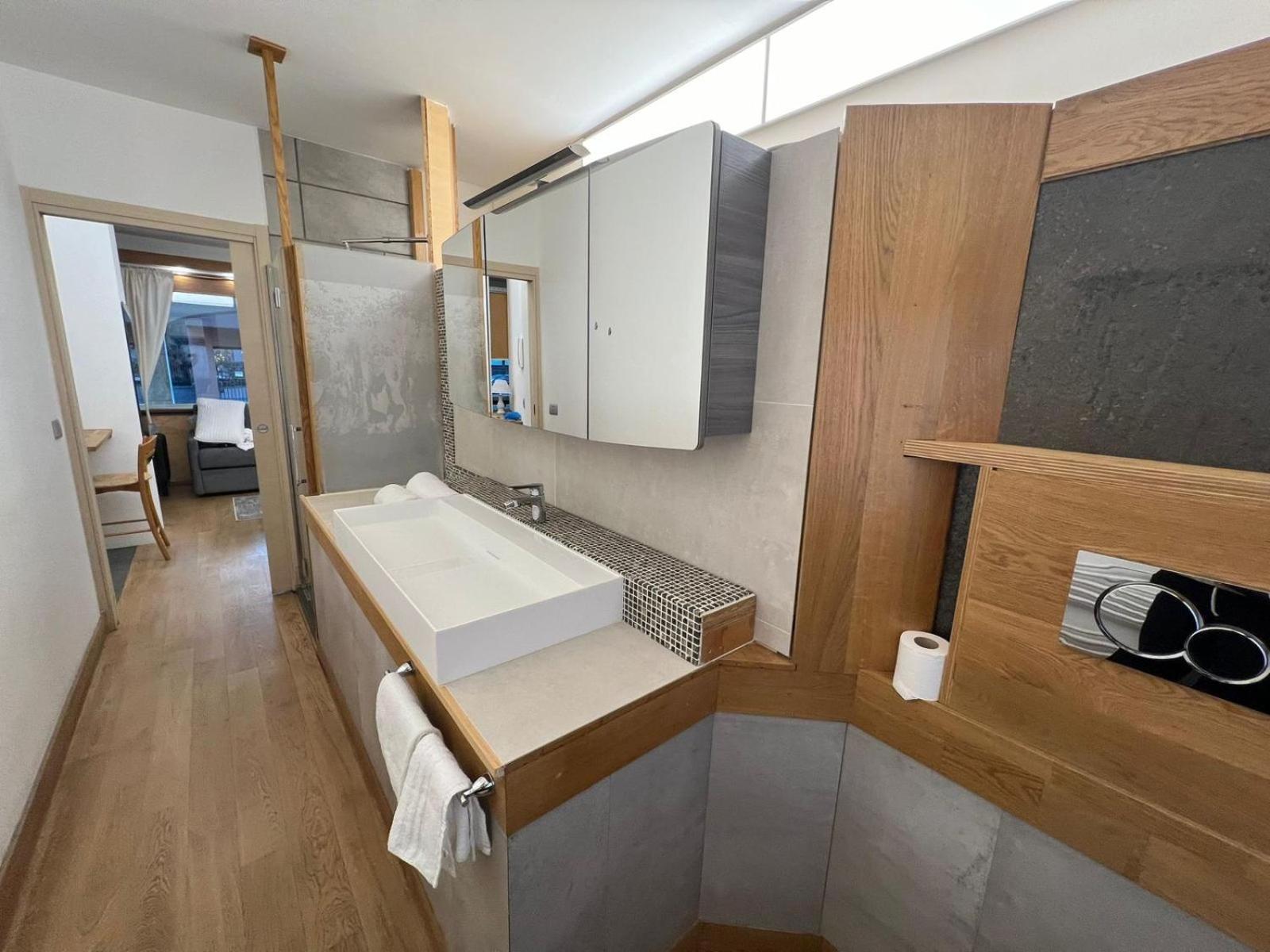 "R&P Apartment", Short Term Stay, Elegant Design, Bisceglie Metro Station, Easy For San Siro And Fiera Milano, Free Parking Exterior photo
