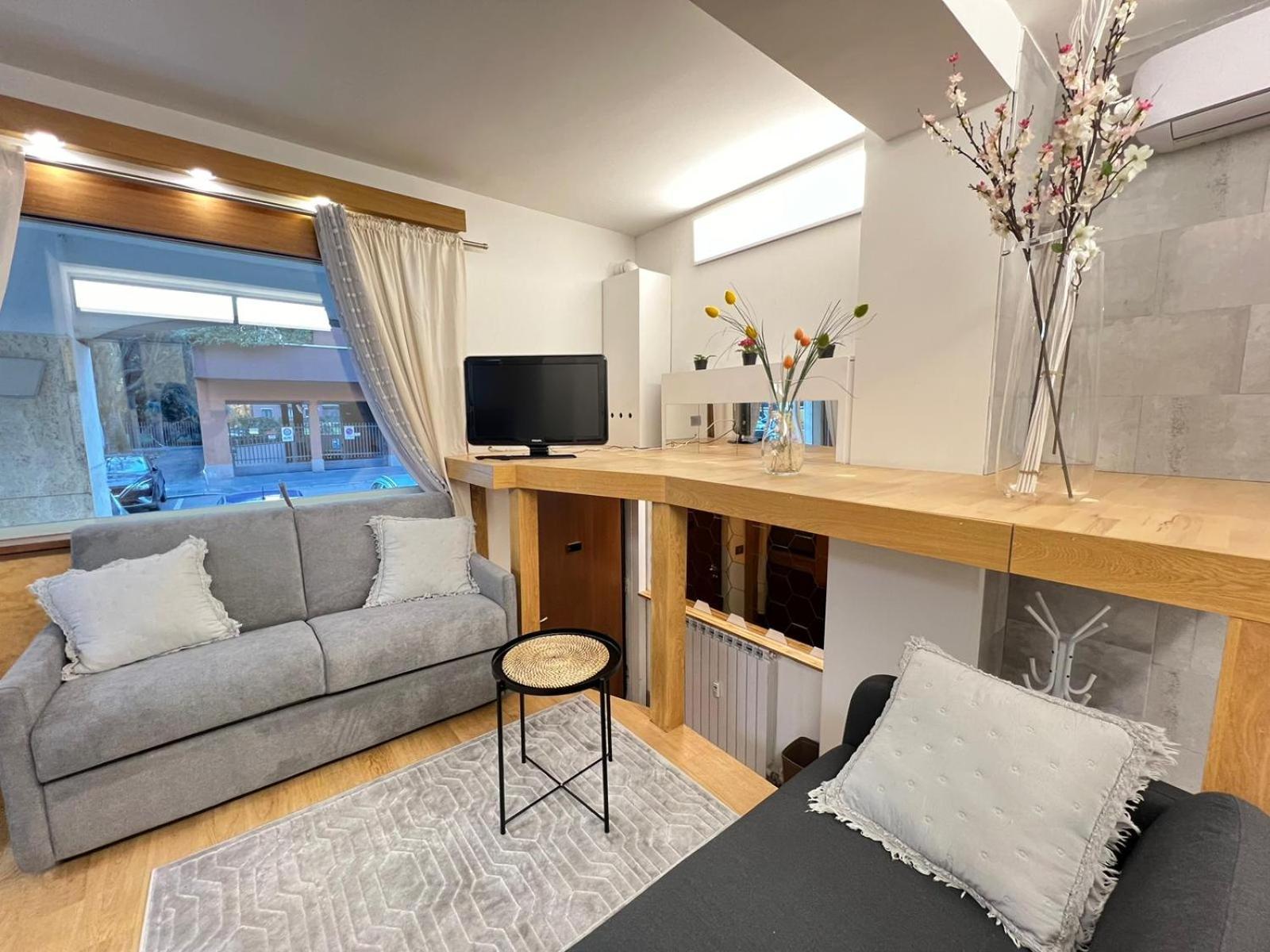 "R&P Apartment", Short Term Stay, Elegant Design, Bisceglie Metro Station, Easy For San Siro And Fiera Milano, Free Parking Exterior photo
